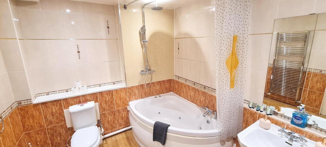 Luxury Five Bedroom Deluxe Duplex I Centre I Fully Equipped I Fountainpark Édimbourg